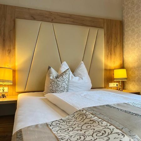 מרציג Hotel Stadtvilla Laux מראה חיצוני תמונה